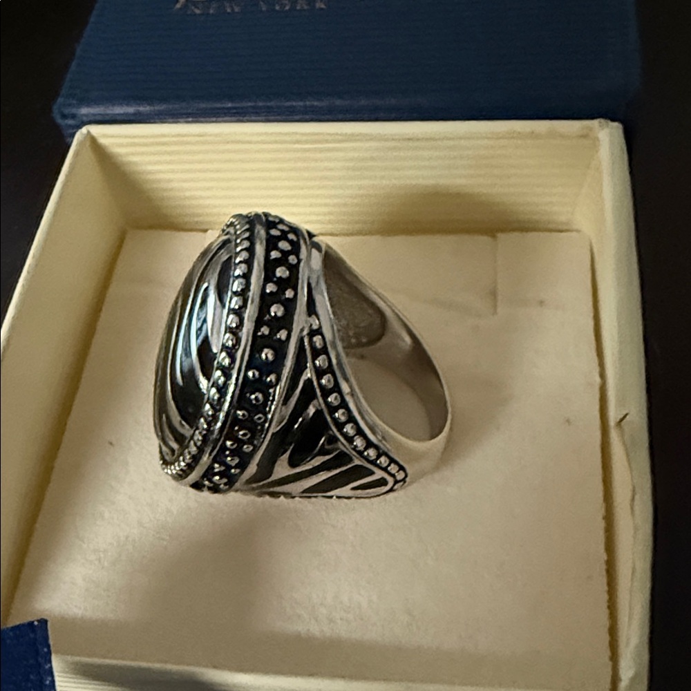Lia Sophia Silver Round Zebra Patterned Ring size 8 - Picture 3 of 4